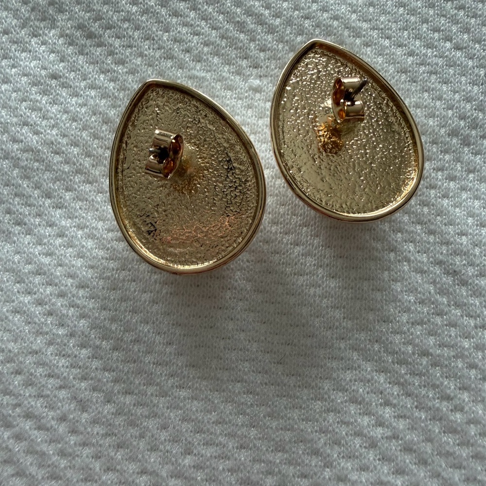 Anthropologie Teardrop Chunky Gold and Pearl Stud Earrings Jackie Diana Classic - Picture 4 of 4